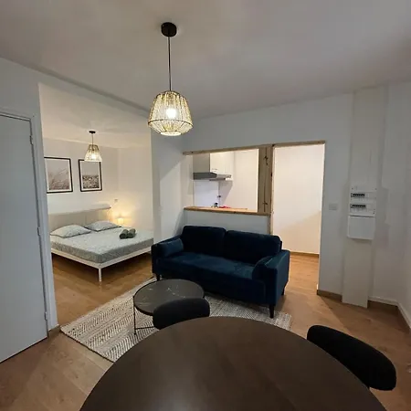 La Madeleine Historic Center Wifi Apartment *