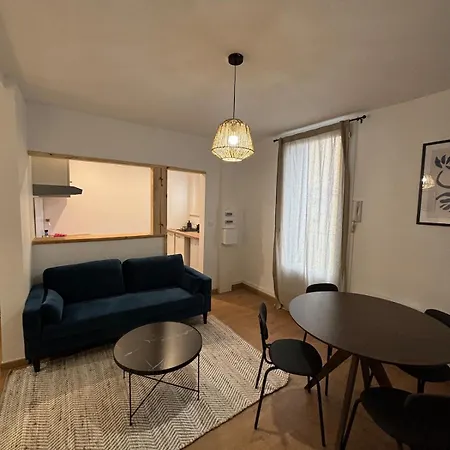 La Madeleine Historic Center Wifi Apartment *